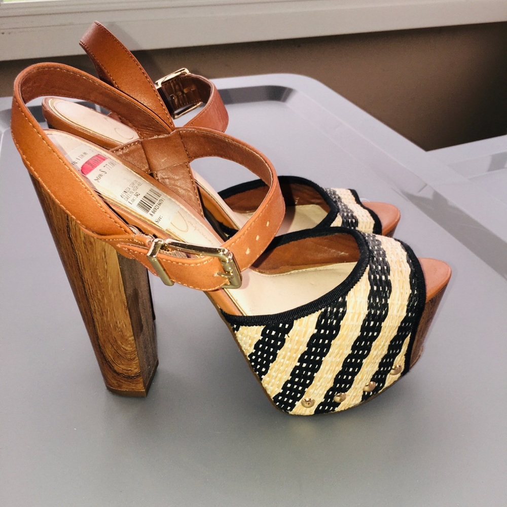 👠Jessica Simpson Platform Sandals👠